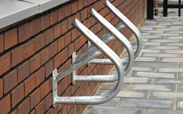 anclaje de rueda en pared